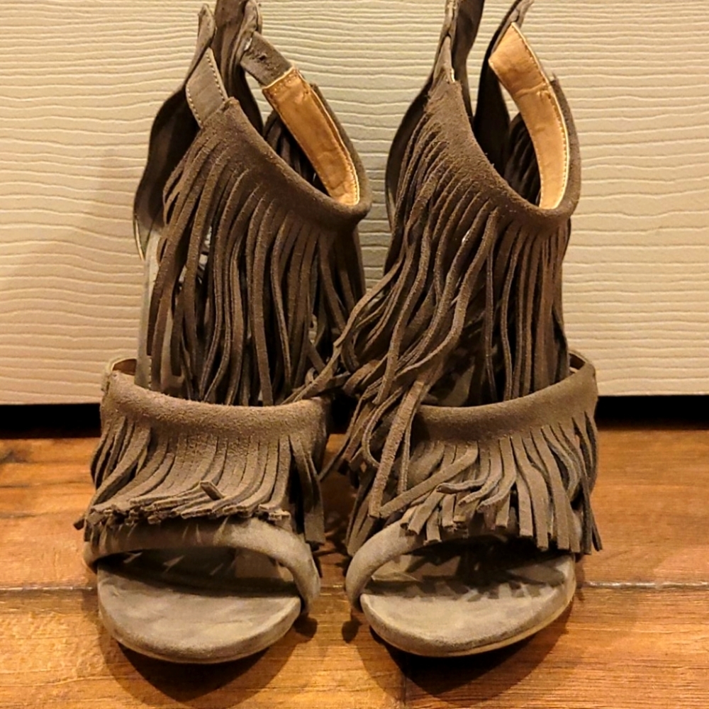 Faux suede fringe sandal pumps